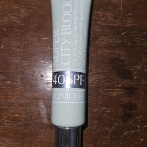 Clinique Super City Block SPF 40 in Light Green Tube